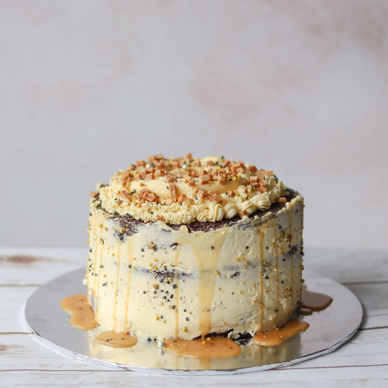 Novogodišnja torta s pjenušcem i grožđem